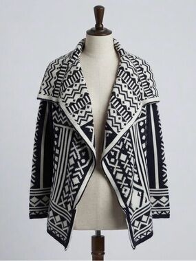Woven Heart Black and White Geometric Open-Front Cardigan